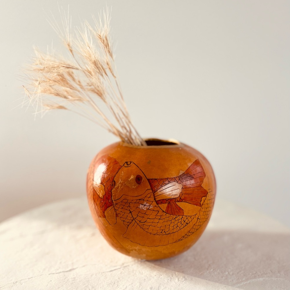 GORGEOUS VINTAGE ONE OF A KIND HAND-PAINTED GOURD W/ ORANGE/GOLD KOI FISH DESIGN - Picture 2 of 10